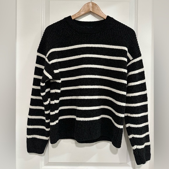 Denver Hayes Sweaters - Denver Hayes Black and White Striped Crewneck Sweater Women’s XL